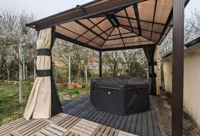 ペンション Guestroom Bouges Le Château, 1 Pièce, 2 Personnes Fr 1 591 518
