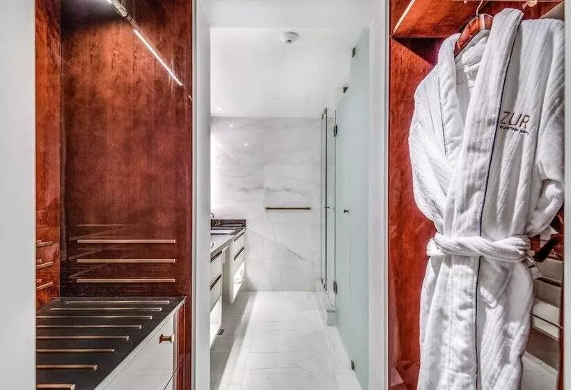 Hotelli Azur Legacy Collection