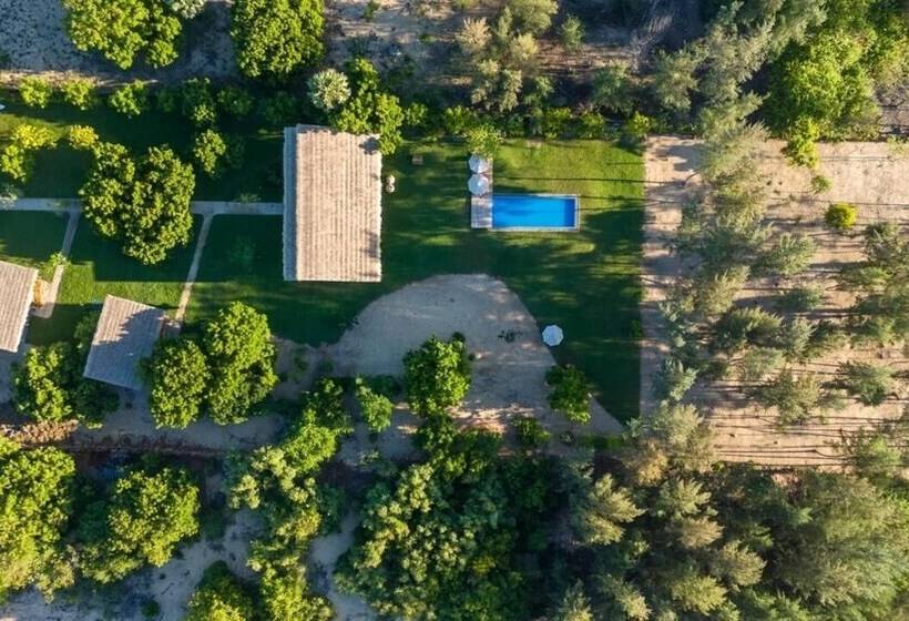 בית מלון כפרי Niketh Villa Komari Arugambay