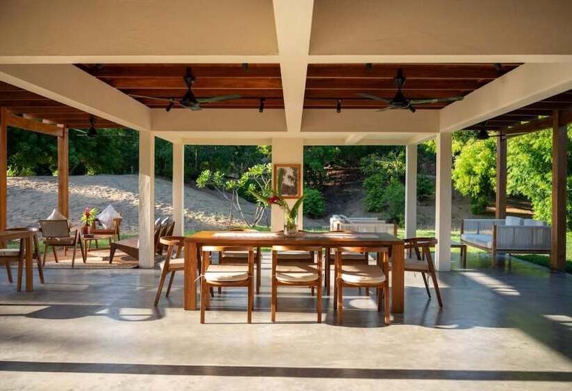 בית מלון כפרי Niketh Villa Komari Arugambay