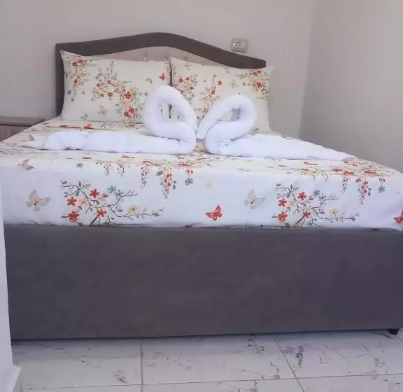 ペンション Lalaj Guesthouse