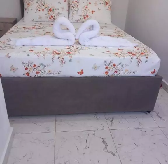 ペンション Lalaj Guesthouse