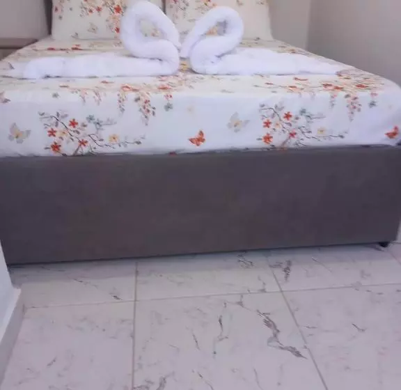 ペンション Lalaj Guesthouse