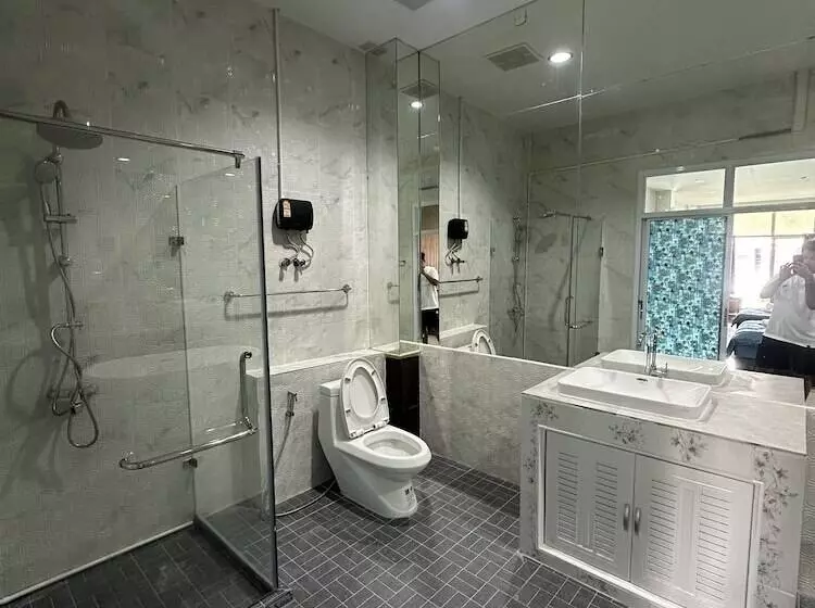 Tuscany Hotel By Skypark