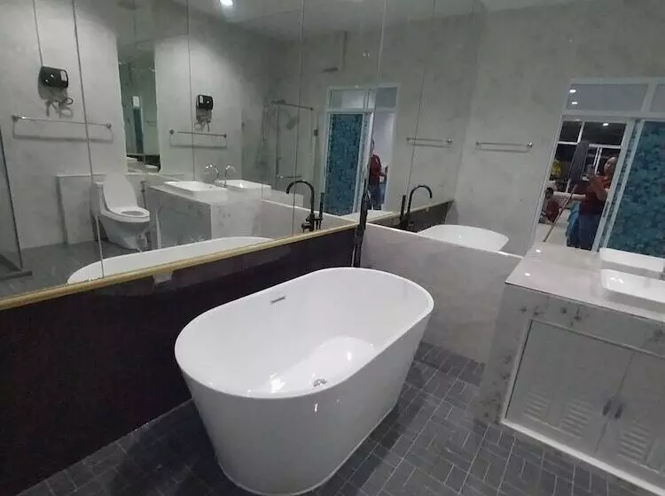 Tuscany Hotel By Skypark