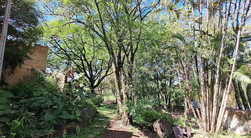 تختخواب و صبحانه Villa Chelsey