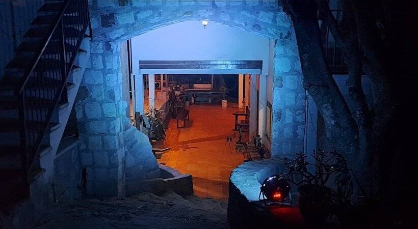 تختخواب و صبحانه Villa Chelsey