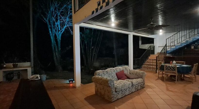 تختخواب و صبحانه Villa Chelsey