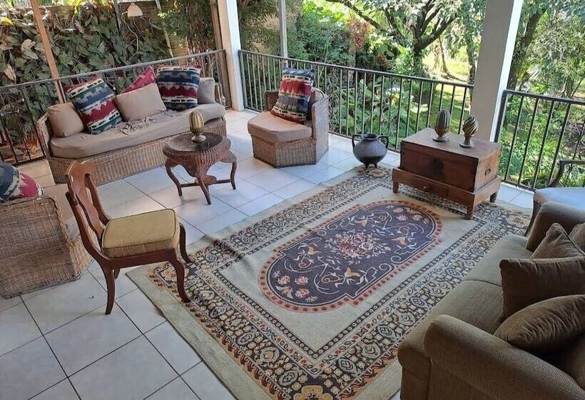 تختخواب و صبحانه Villa Chelsey