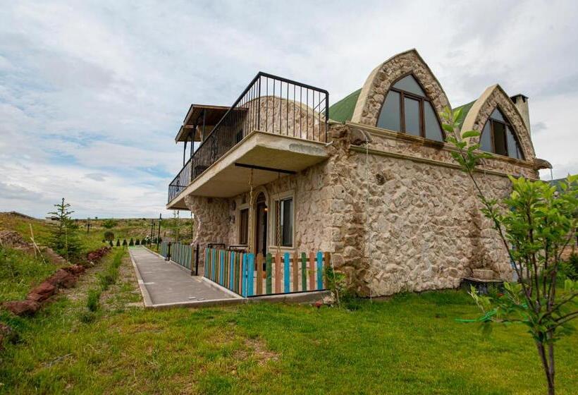 هتل Cappadocia Hobbit House