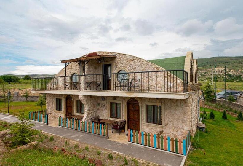 هتل Cappadocia Hobbit House