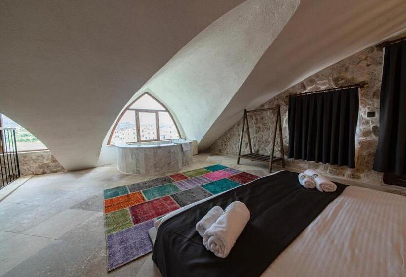 هتل Cappadocia Hobbit House