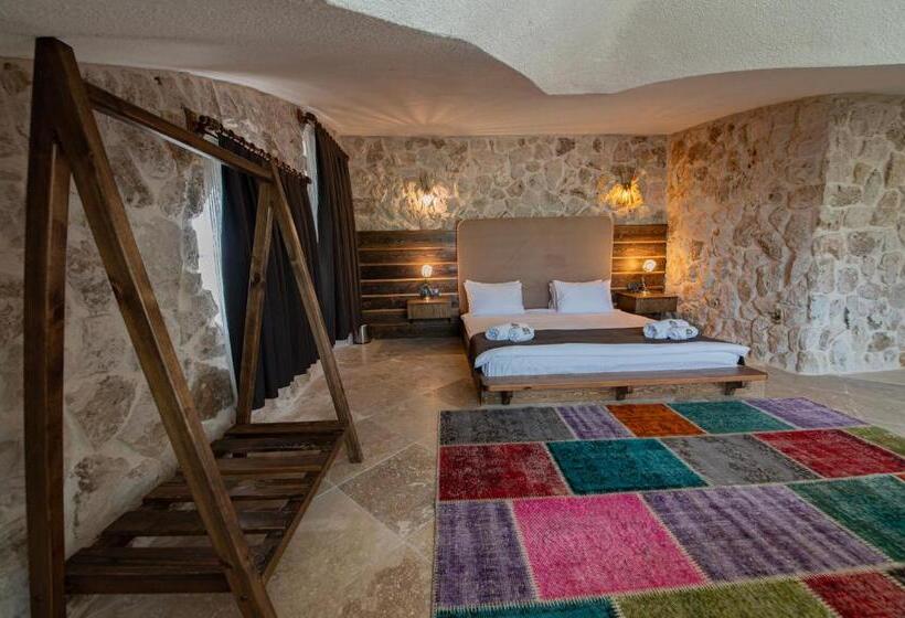 هتل Cappadocia Hobbit House