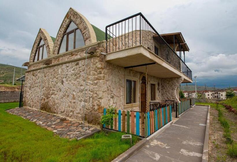 هتل Cappadocia Hobbit House