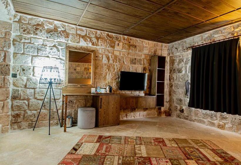 هتل Cappadocia Hobbit House