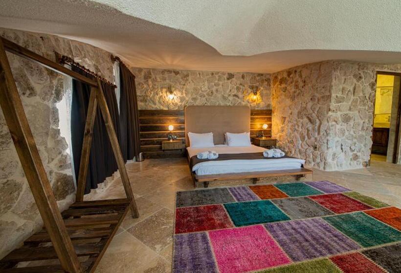 هتل Cappadocia Hobbit House