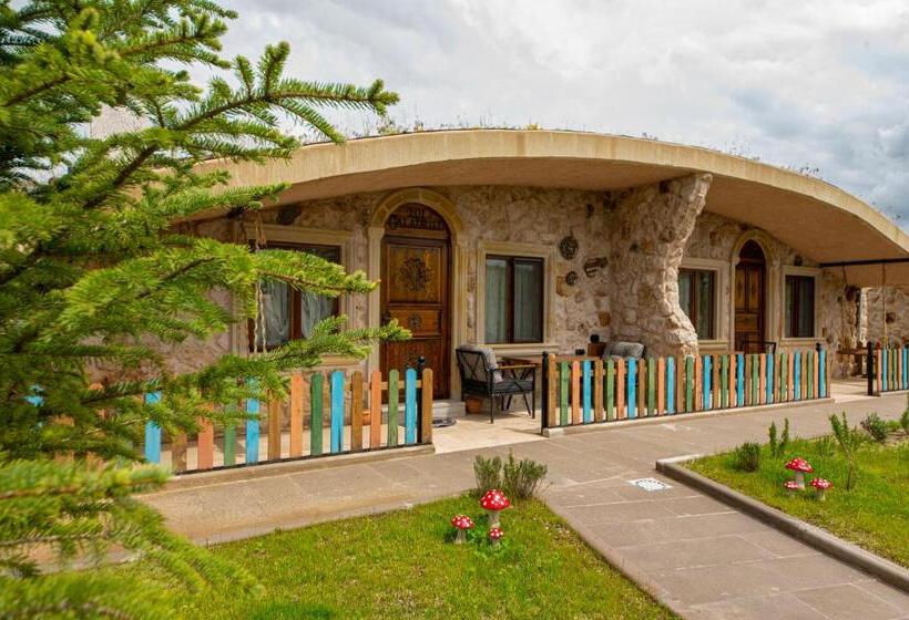 هتل Cappadocia Hobbit House