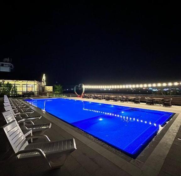 Hotel Le Chalet Mont And Restaurant