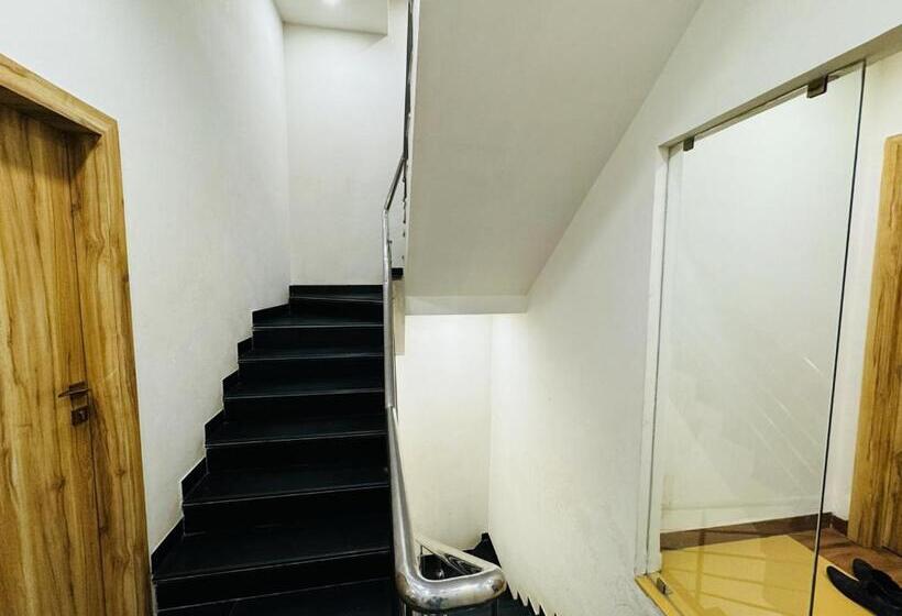 Hotell Shree Mahakal Krapa