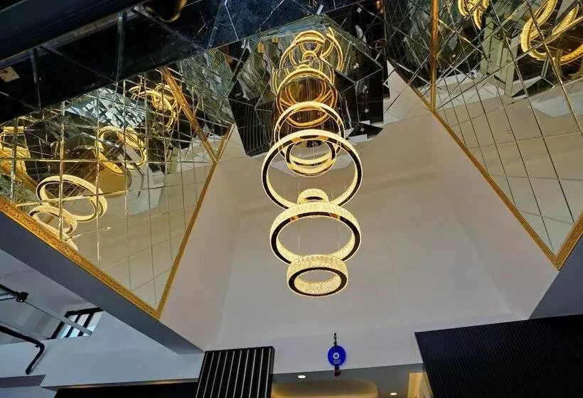 Hotelli Shelton Airport