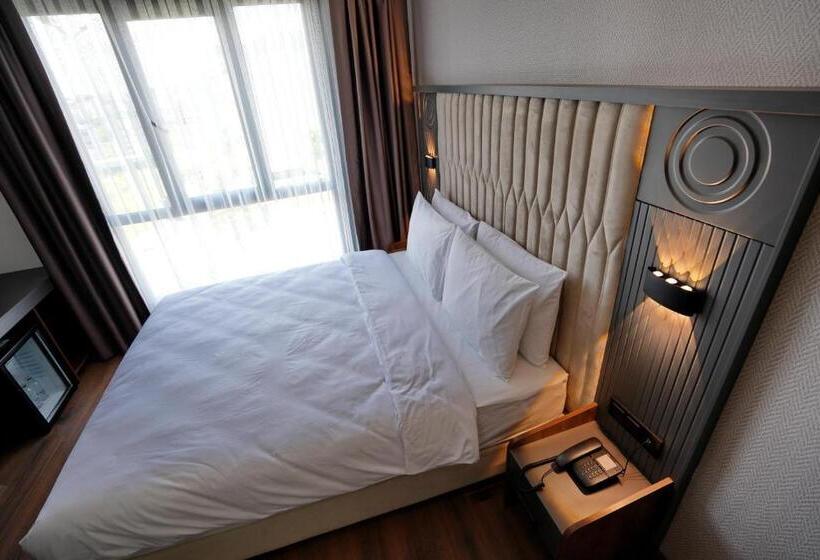 هتل Shelton Airport