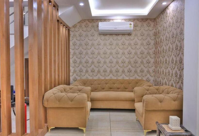 Hotell Treebo Royal Park   7 Km From Dal Lake