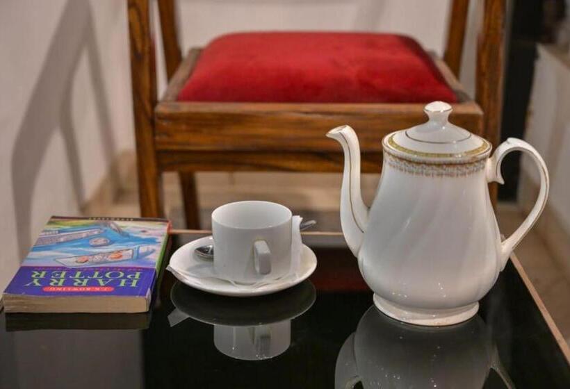 Hotell Treebo Royal Park   7 Km From Dal Lake