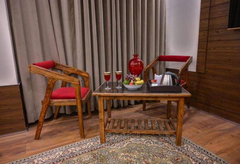 Hotell Treebo Royal Park   7 Km From Dal Lake