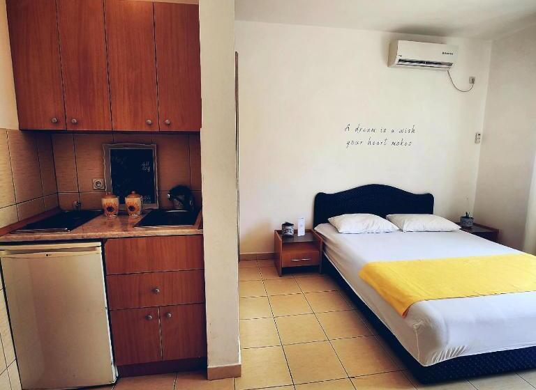 پانسیون Bela Kuća Studio Apartments Na Korak Do Mora A Step To The Sea
