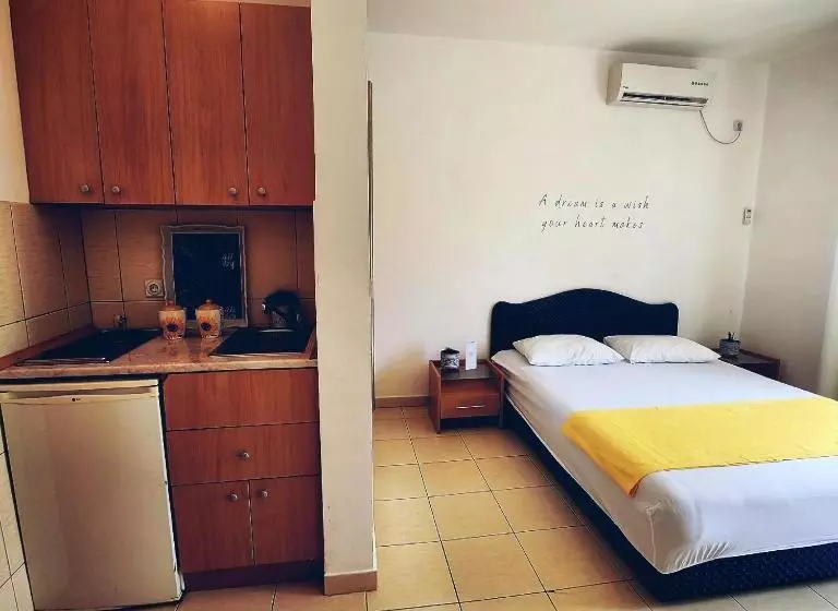 پانسیون Bela Kuća Studio Apartments Na Korak Do Mora A Step To The Sea