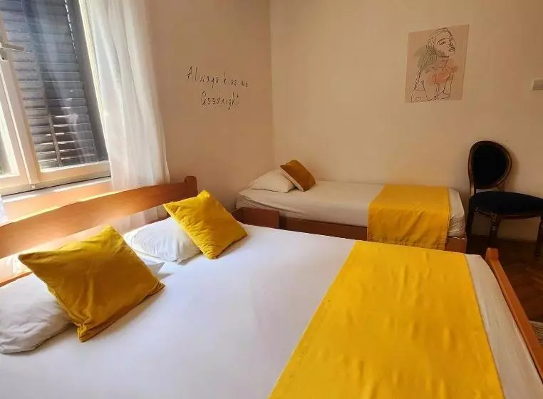 پانسیون Bela Kuća Studio Apartments Na Korak Do Mora A Step To The Sea