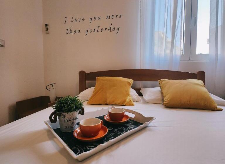 پانسیون Bela Kuća Studio Apartments Na Korak Do Mora A Step To The Sea