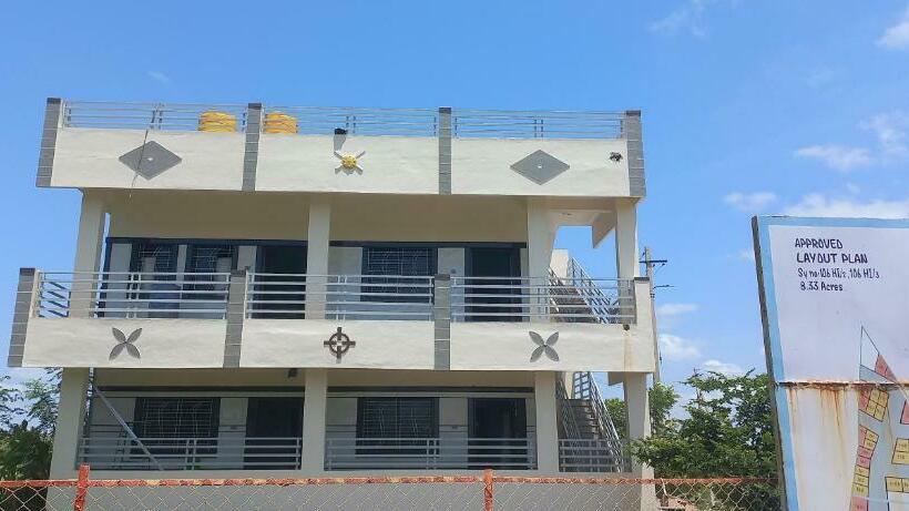 بنسيون Aditya Tourist Home