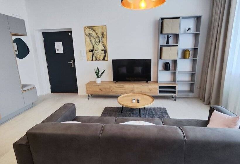 Dohnanyi Villa By Chors