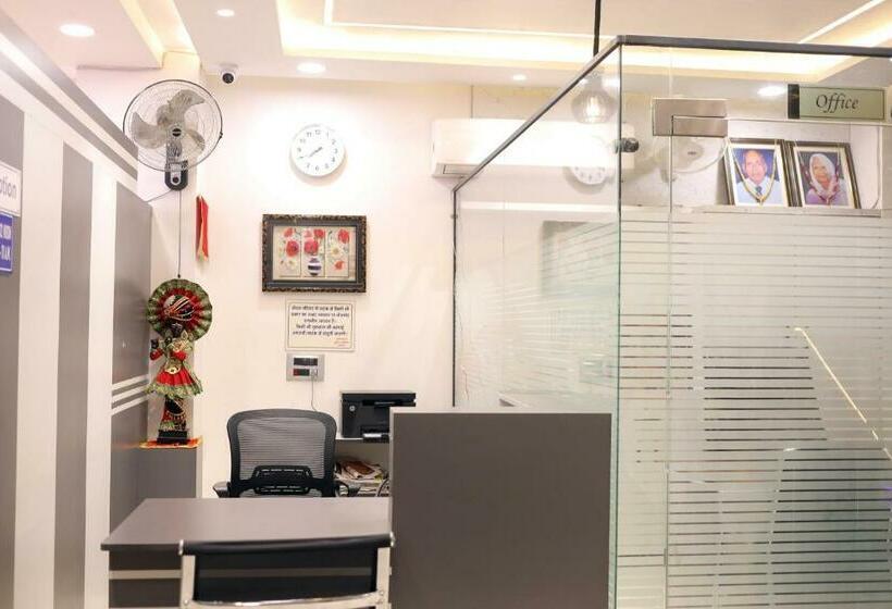 Отель The Divine शानदार कमरे के साथ