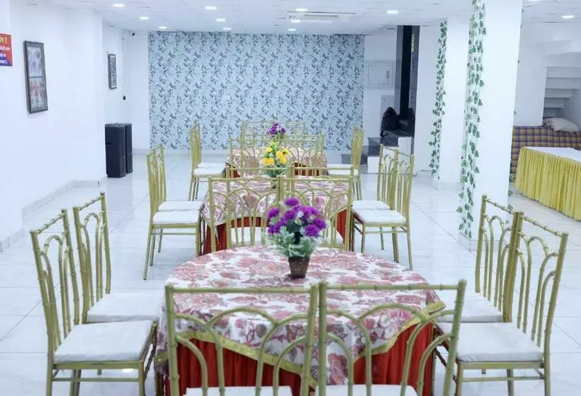 Hotelli The Divine  शानदार कमरे के साथ