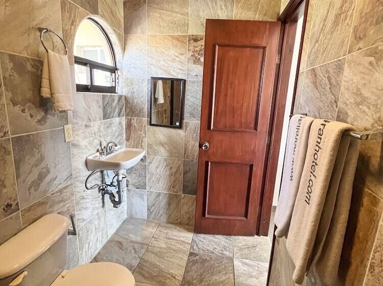 پانسیون Las Quintas