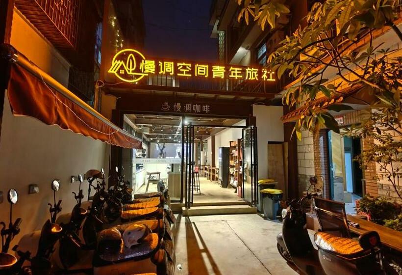 Slow Tune Space Youth Hostel