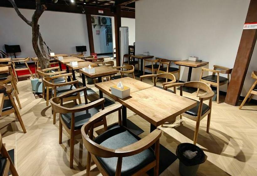 Slow Tune Space Youth Hostel