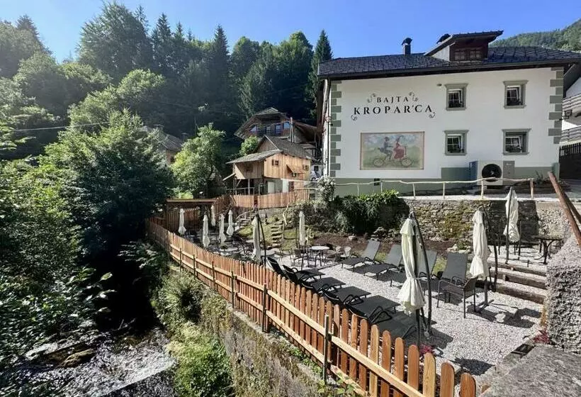 ユースホステル Bajta Kroparica