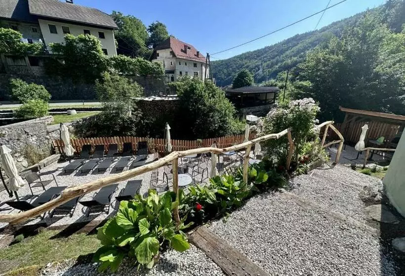 ユースホステル Bajta Kroparica