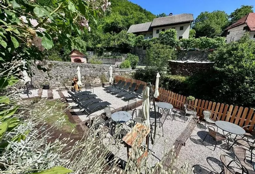ユースホステル Bajta Kroparica