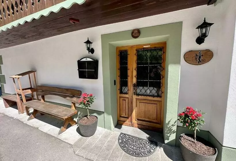 ユースホステル Bajta Kroparica