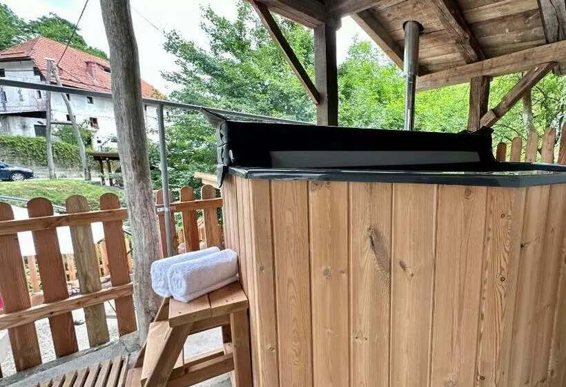 ユースホステル Bajta Kroparica
