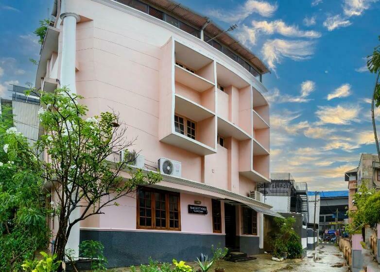 Hotel Rams Guest House Technopark