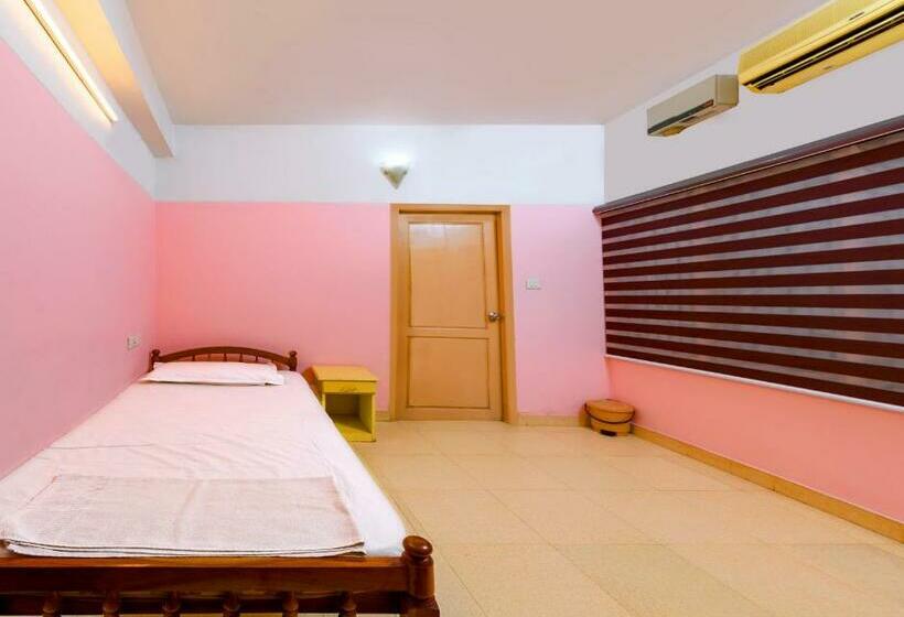 Hotel Rams Guest House Technopark