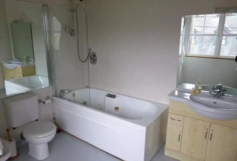 ベッドアンドブレックファースト Acton Lodge Guesthouse