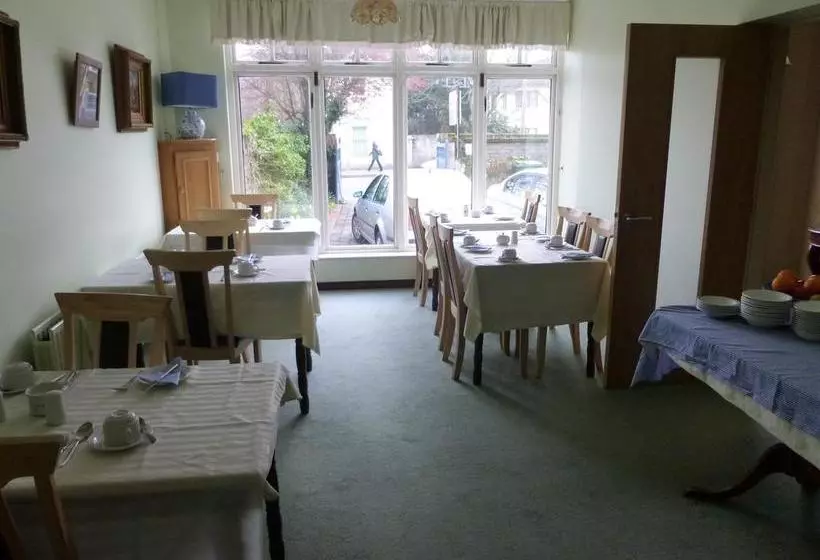 ベッドアンドブレックファースト Acton Lodge Guesthouse