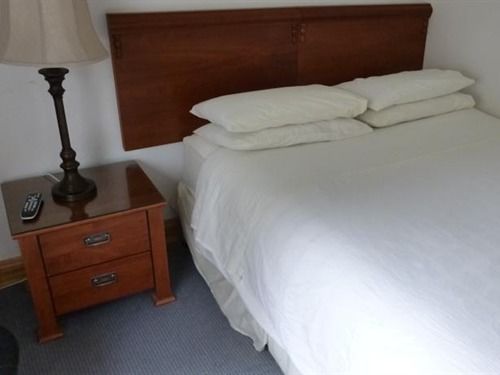 ベッドアンドブレックファースト Acton Lodge Guesthouse