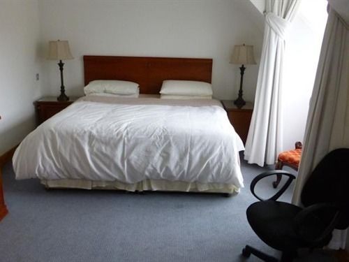 ベッドアンドブレックファースト Acton Lodge Guesthouse